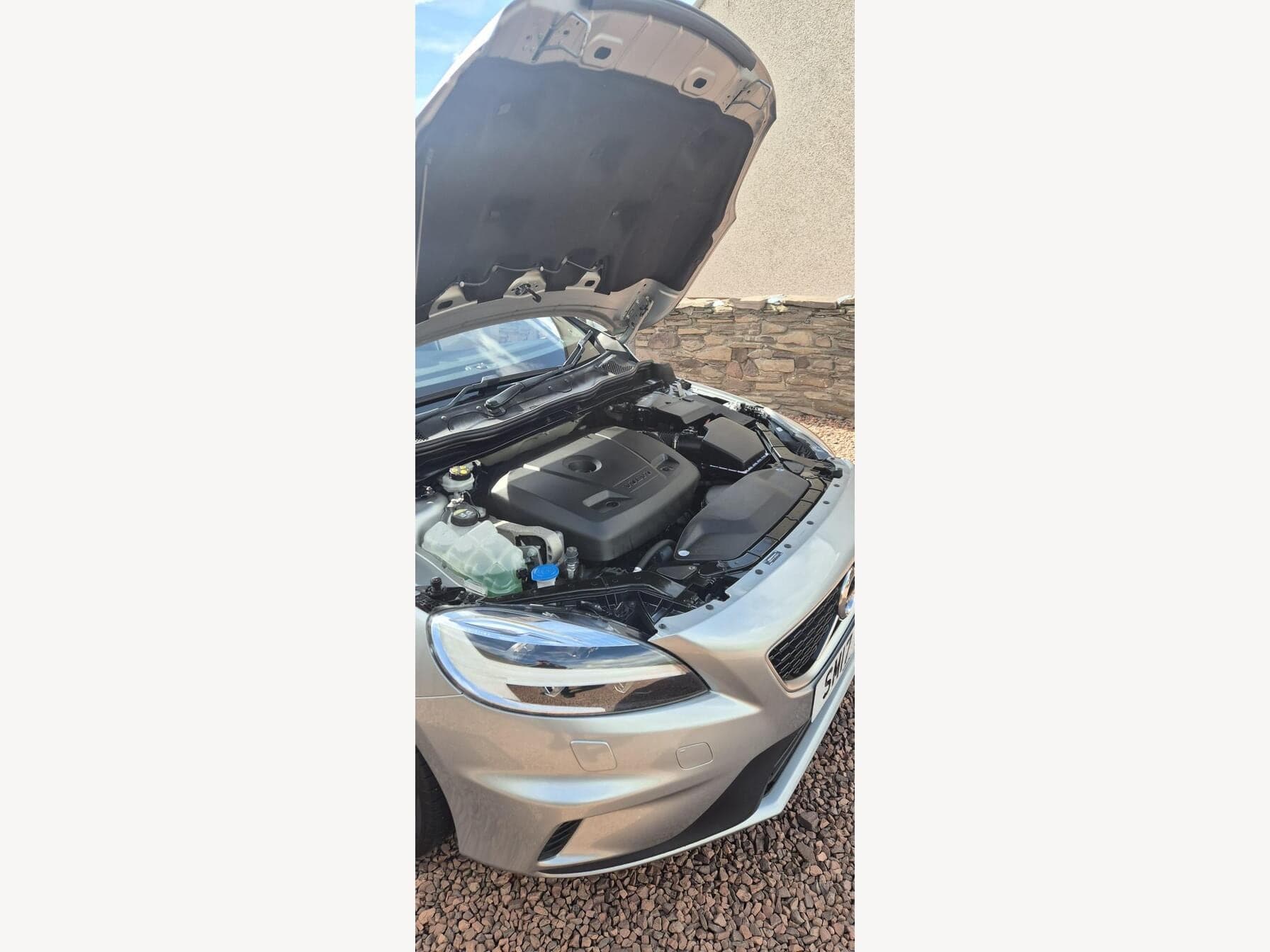2017 Volvo V40 2.0 T2 R-Design 5dr — photo 15