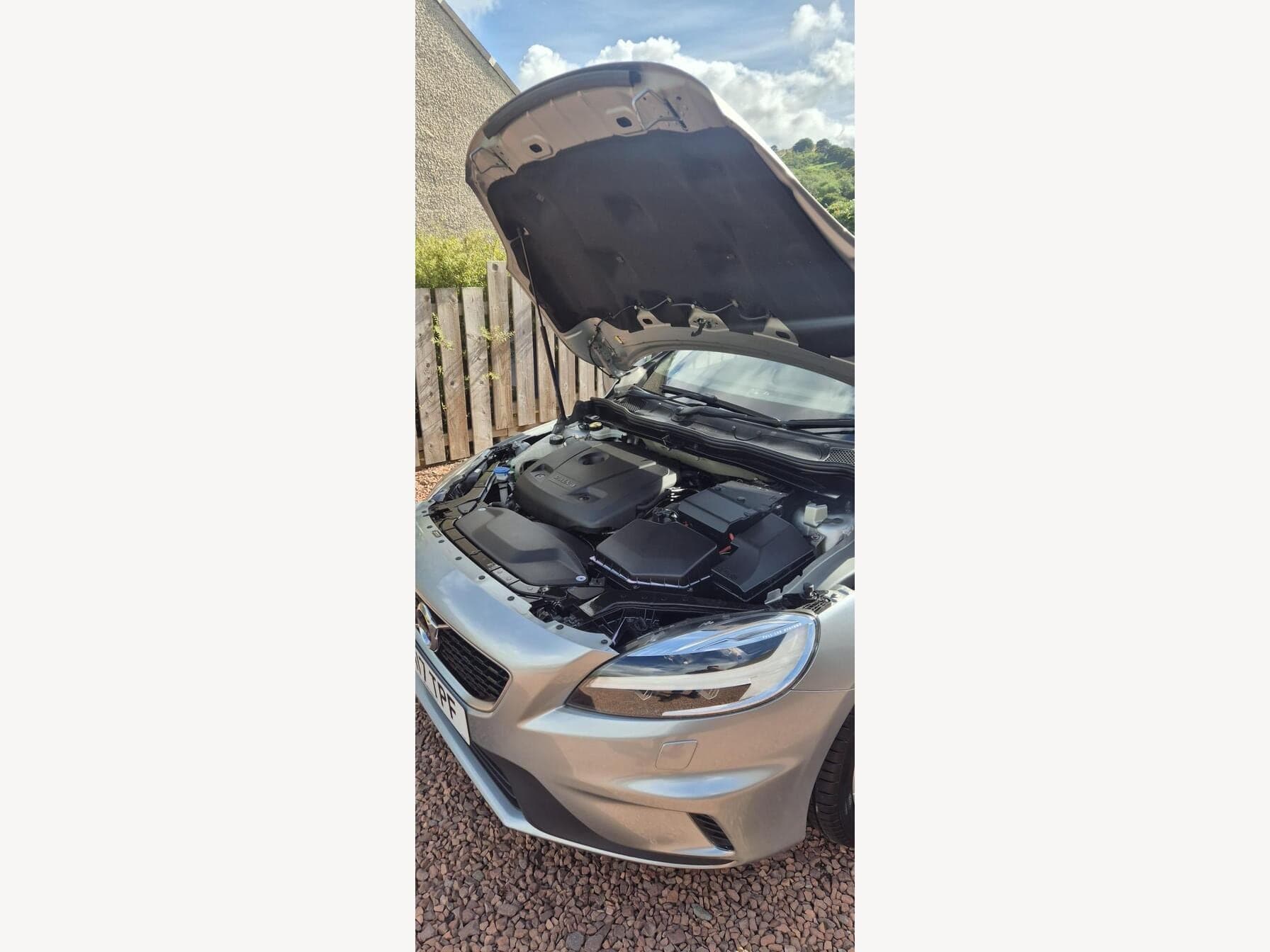 2017 Volvo V40 2.0 T2 R-Design 5dr — photo 16