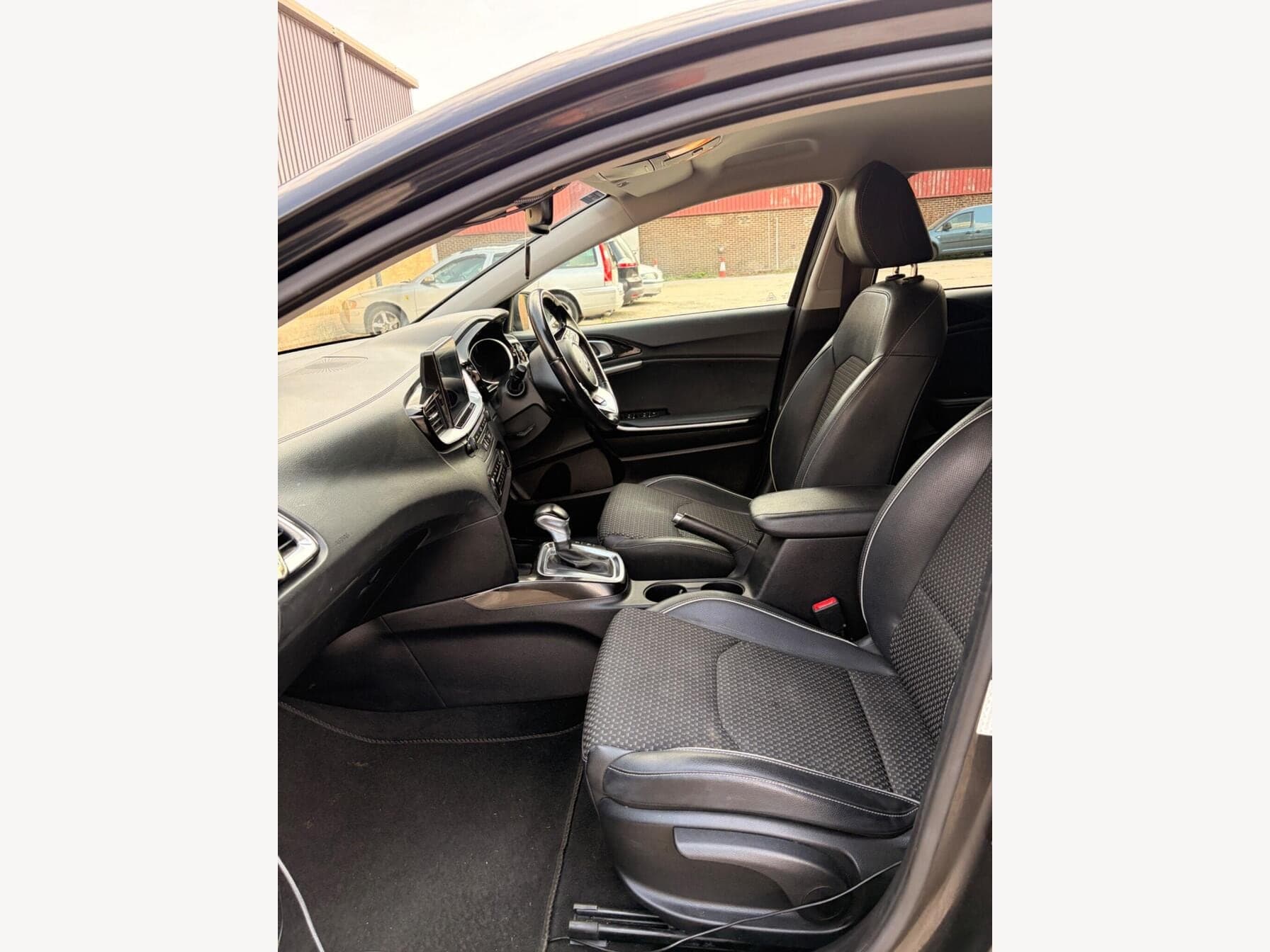 2019 Kia Ceed 1.6 CRDi 3 DCT 5dr — photo 14