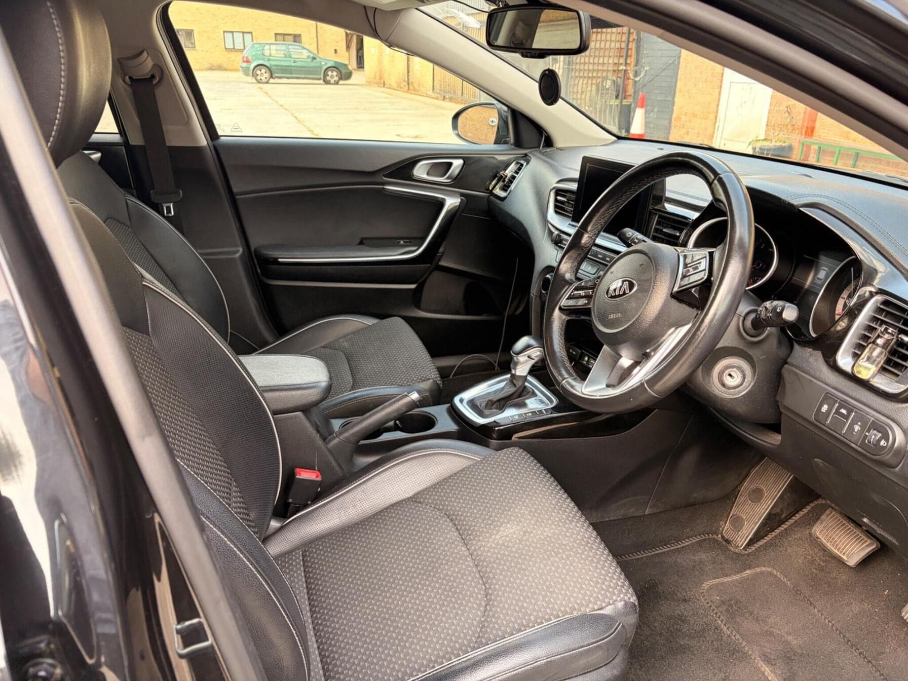 2019 Kia Ceed 1.6 CRDi 3 DCT 5dr — photo 15