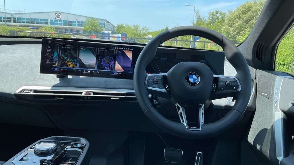 2025 BMW iX xDrive 45 M Sport