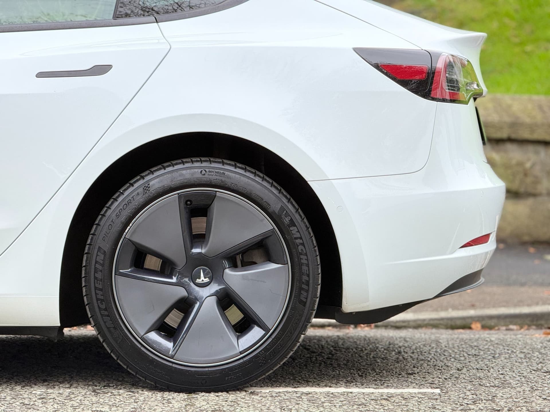 2021 Tesla Model 3 Long Range AWD Auto