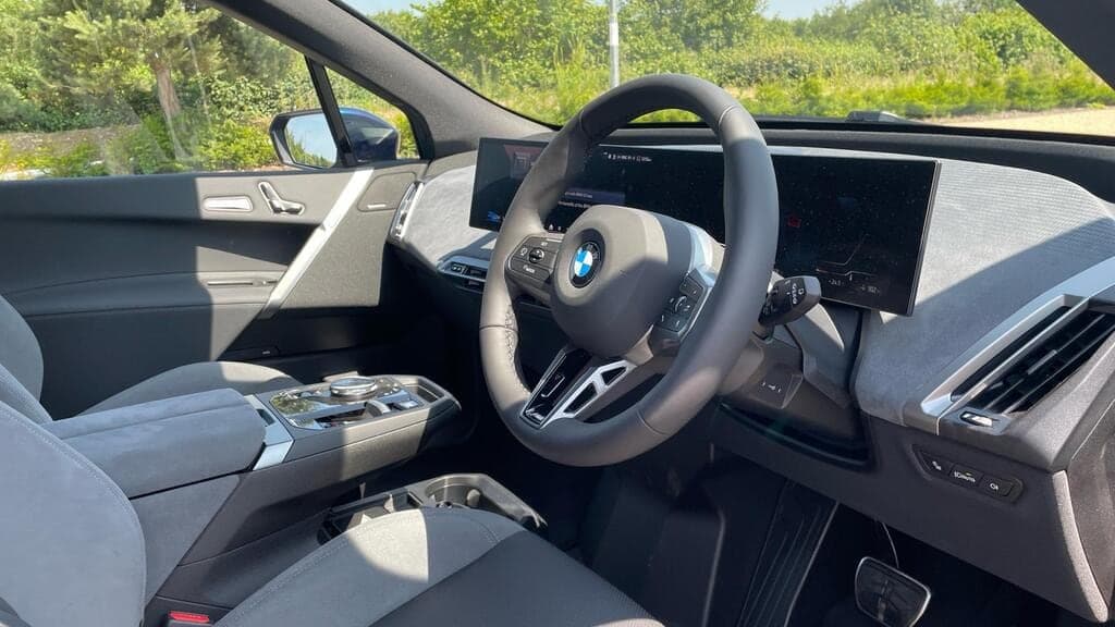 2025 BMW iX xDrive 45 M Sport