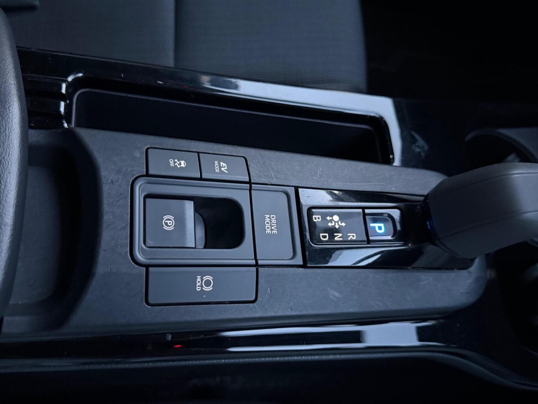 2024 Toyota Prius 1.8 Hybrid — photo 2