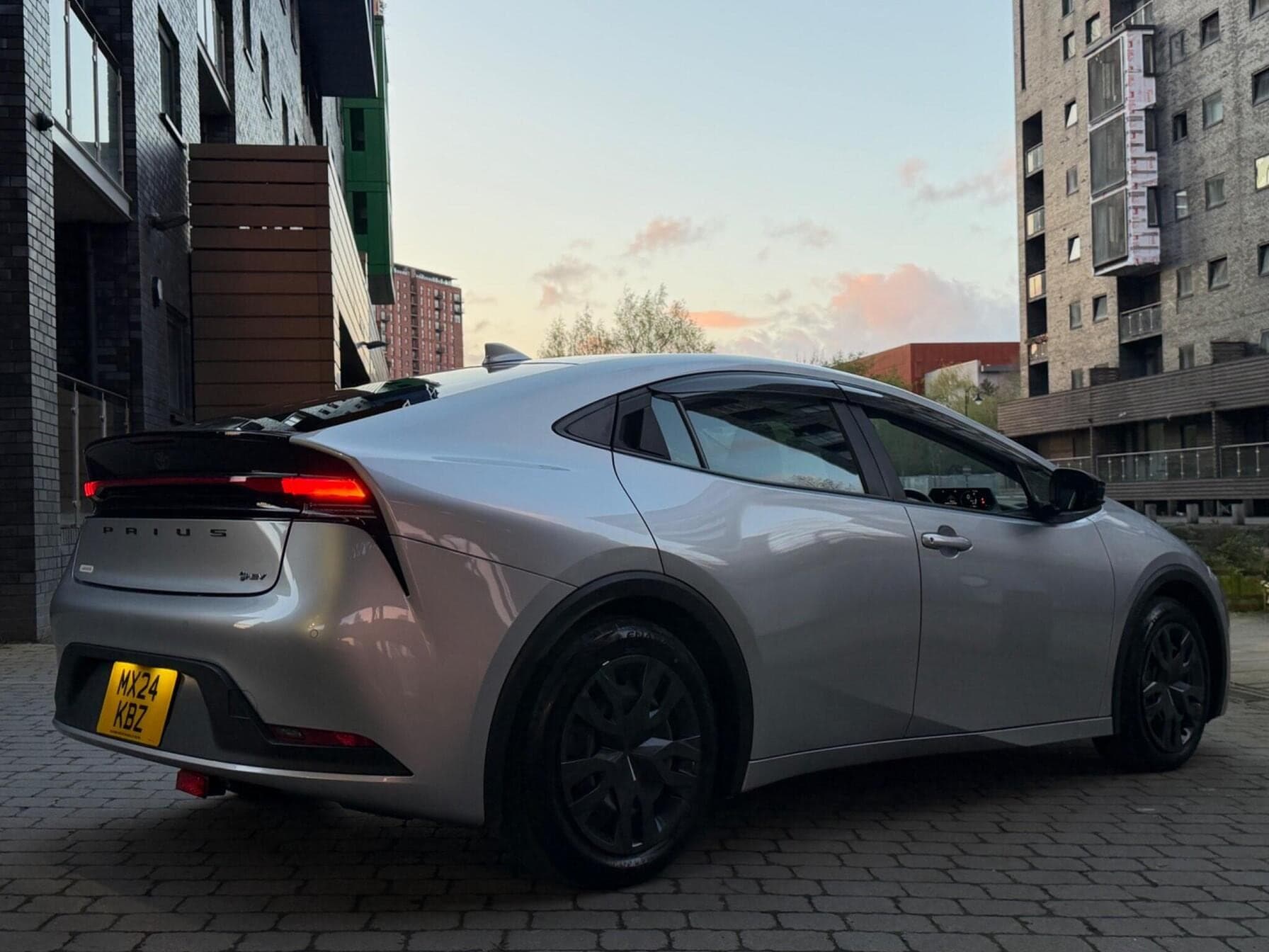 2024 Toyota Prius 1.8 Hybrid — photo 11