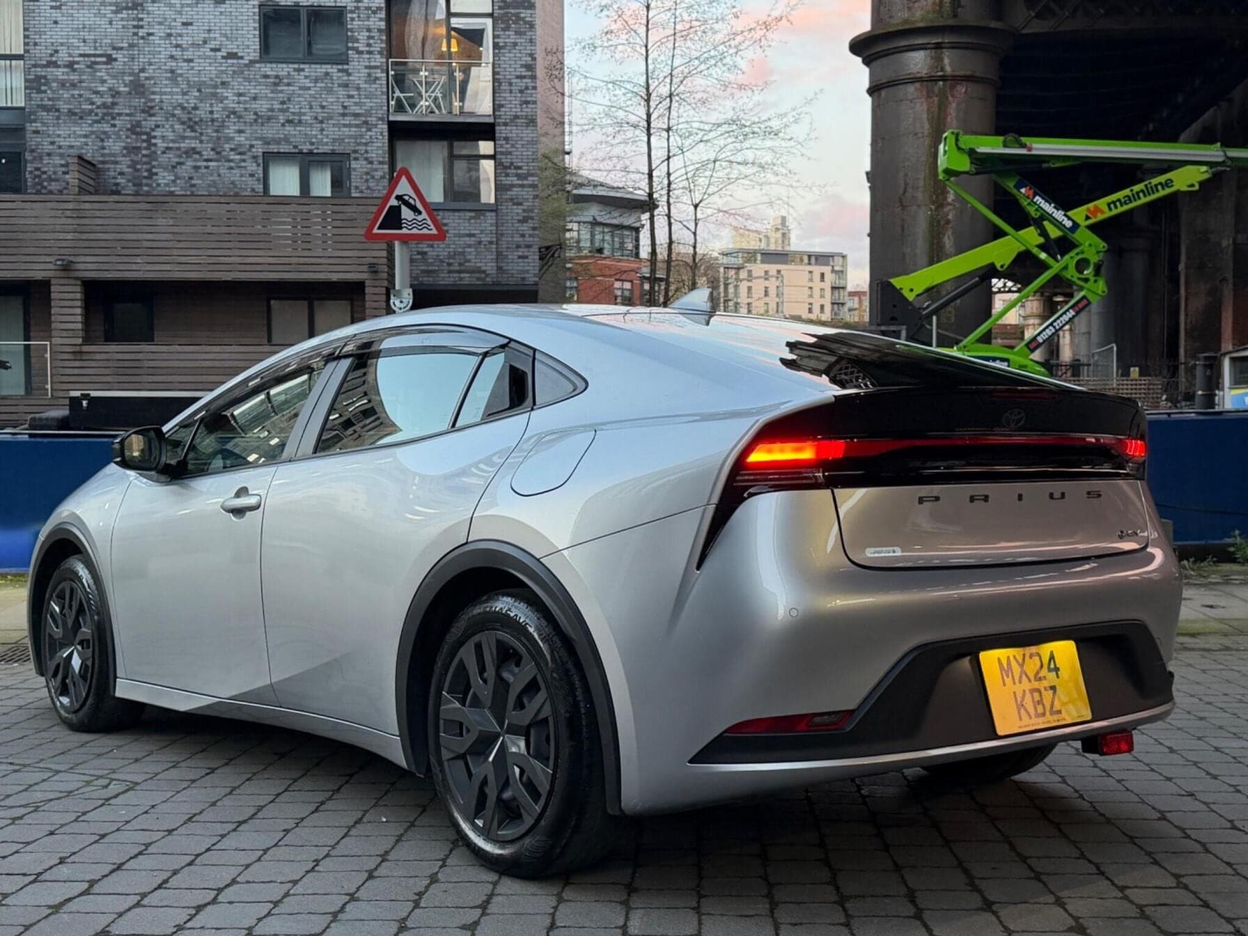 2024 Toyota Prius 1.8 Hybrid — photo 12