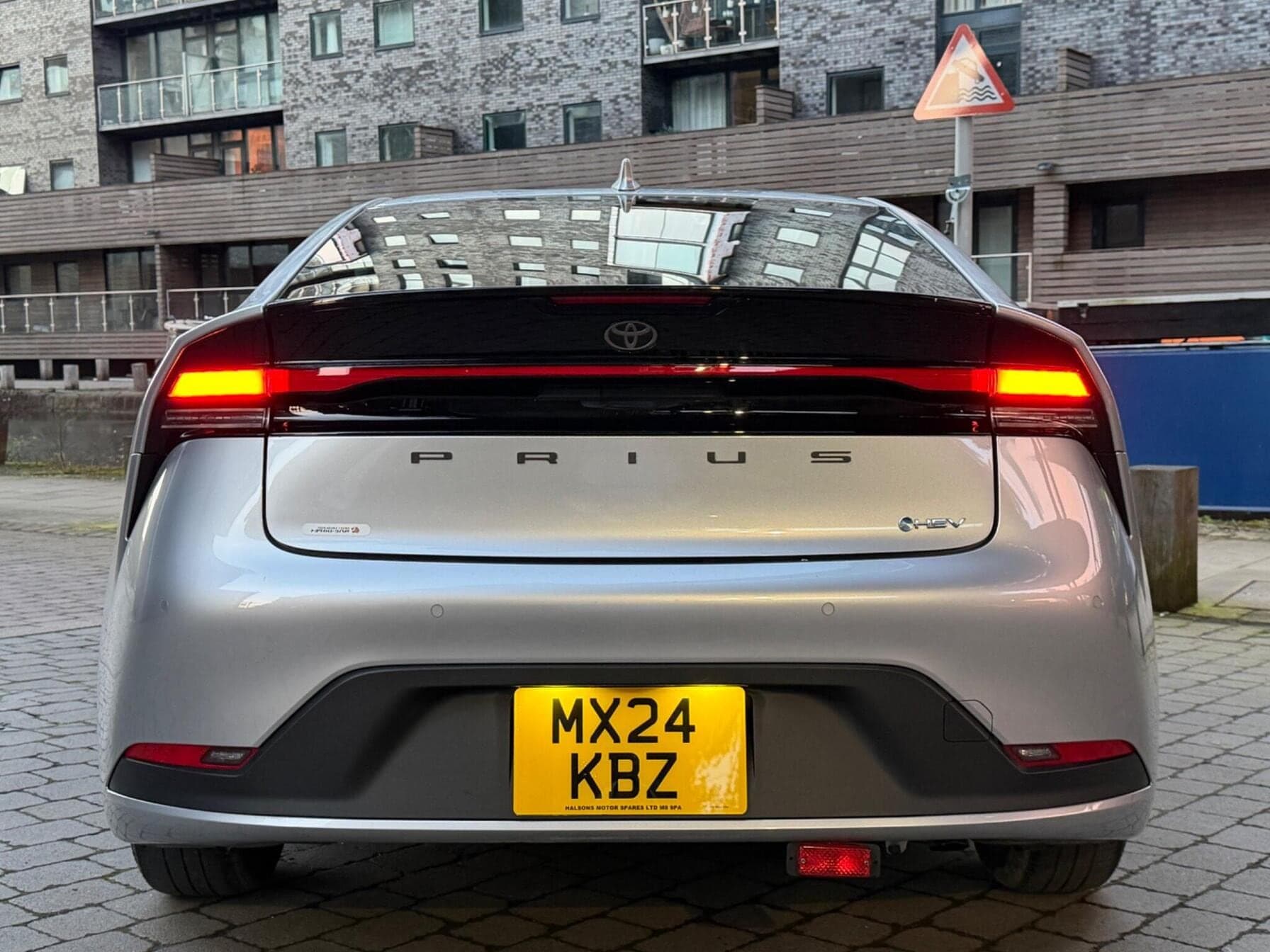 2024 Toyota Prius 1.8 Hybrid — photo 13