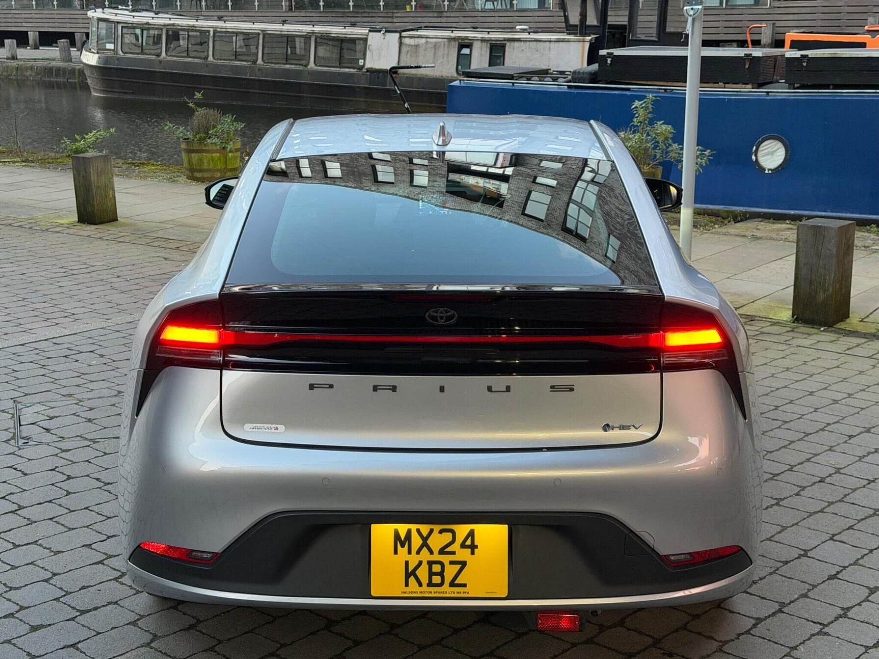 2024 Toyota Prius 1.8 Hybrid — photo 14