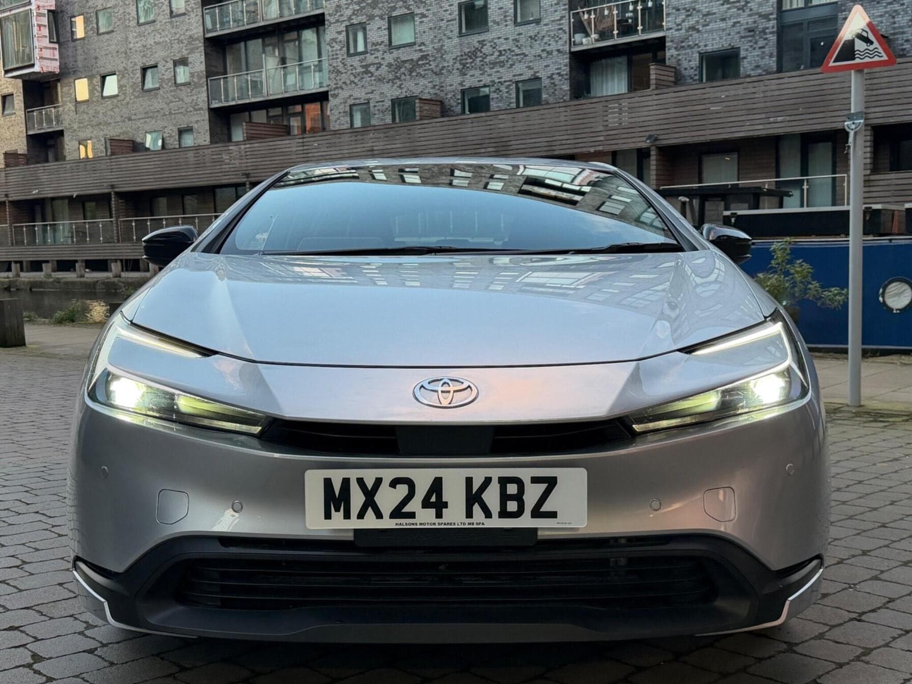 2024 Toyota Prius 1.8 Hybrid — photo 16