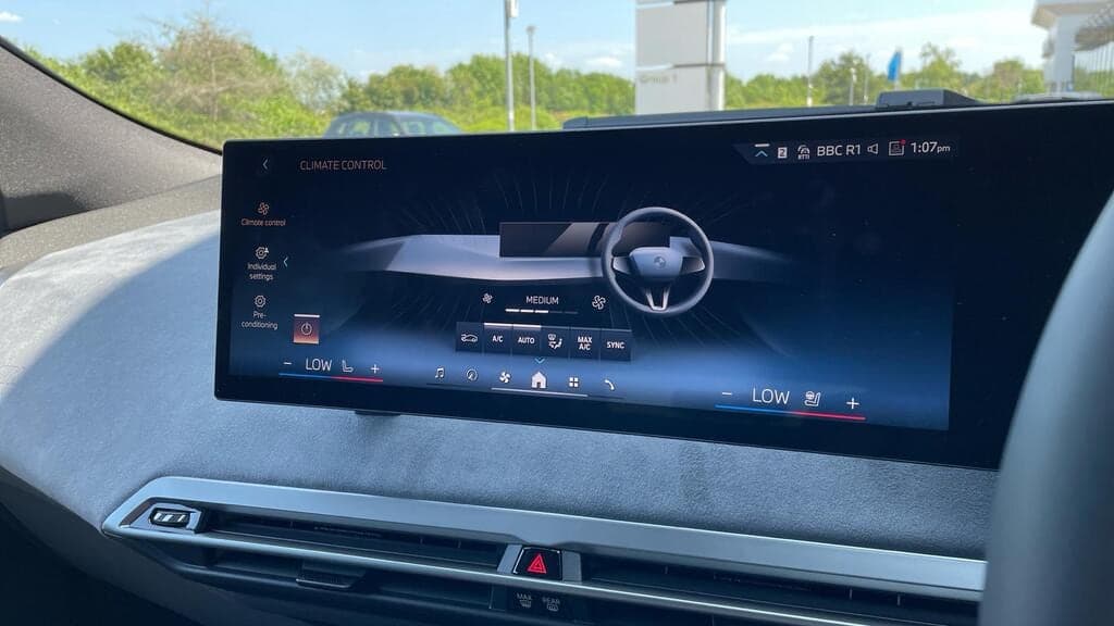 2025 BMW iX xDrive 45 M Sport