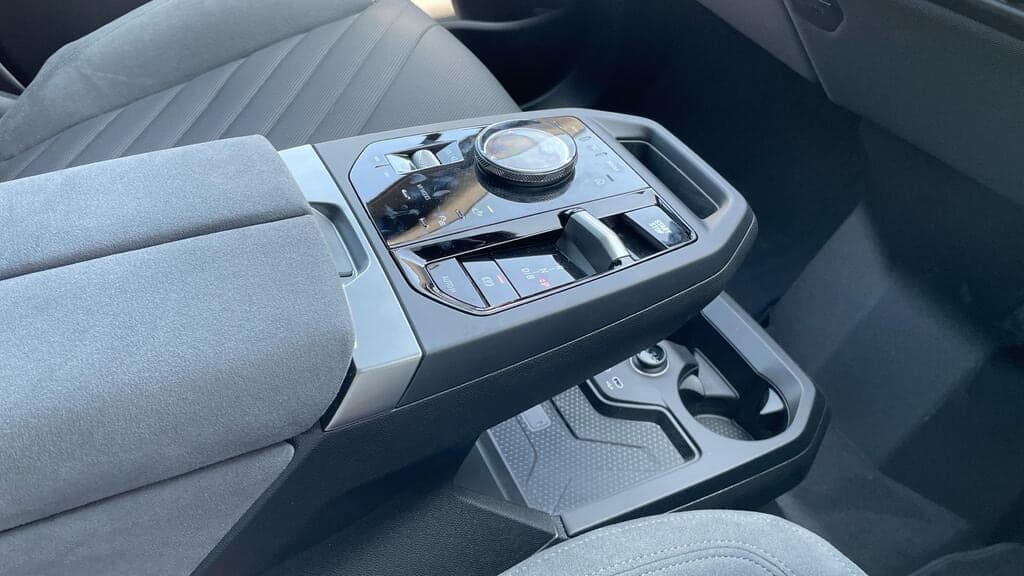 2025 BMW iX xDrive 45 M Sport