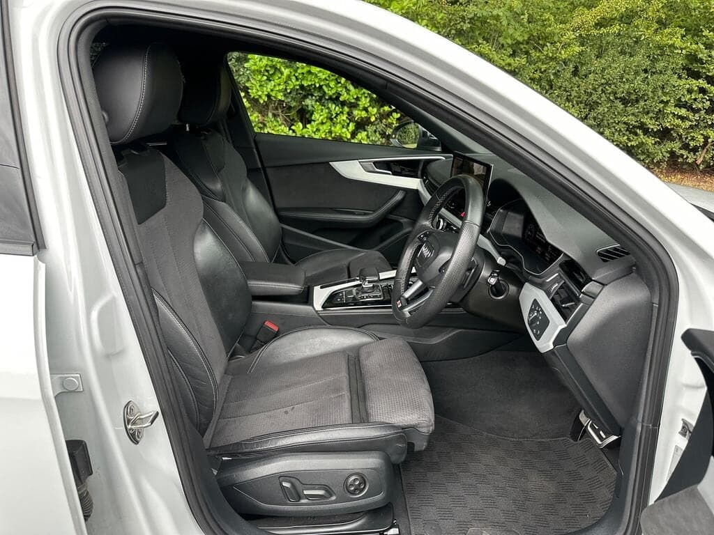 2023 Audi A4 Avant 2.0 TDI 35 Black Edition S Tronic Quattro