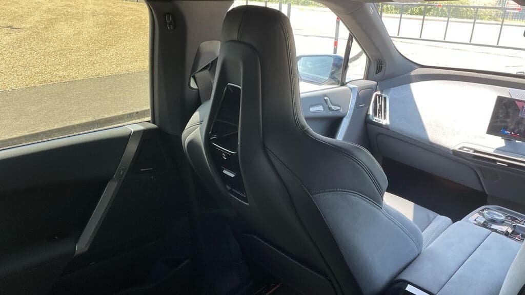 2025 BMW iX xDrive 45 M Sport