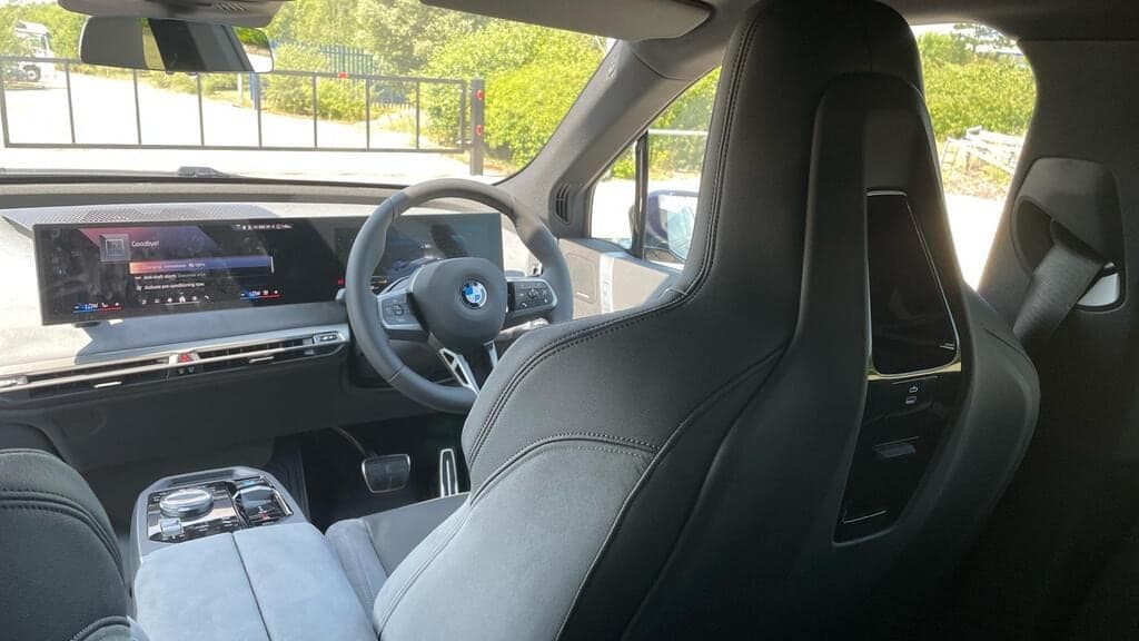 2025 BMW iX xDrive 45 M Sport