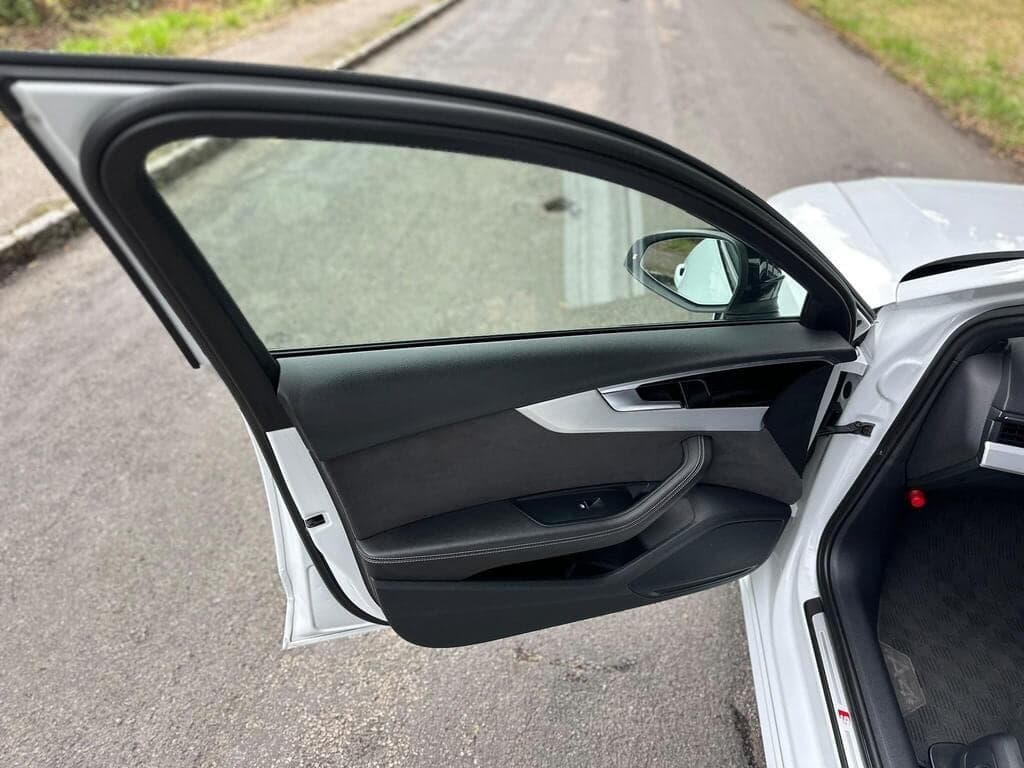 2023 Audi A4 Avant 2.0 TDI 35 Black Edition S Tronic Quattro