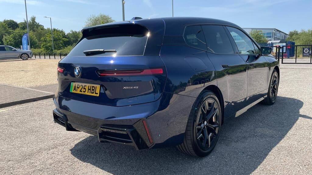 2025 BMW iX xDrive 45 M Sport