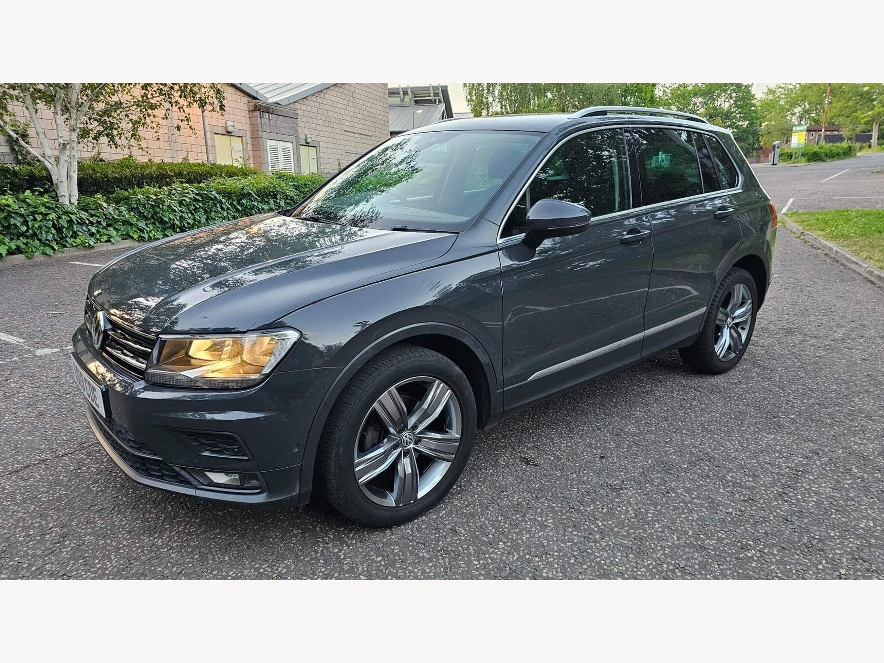 2019 Volkswagen Tiguan 2.0 TDI Match DSG 4Motion — photo 1