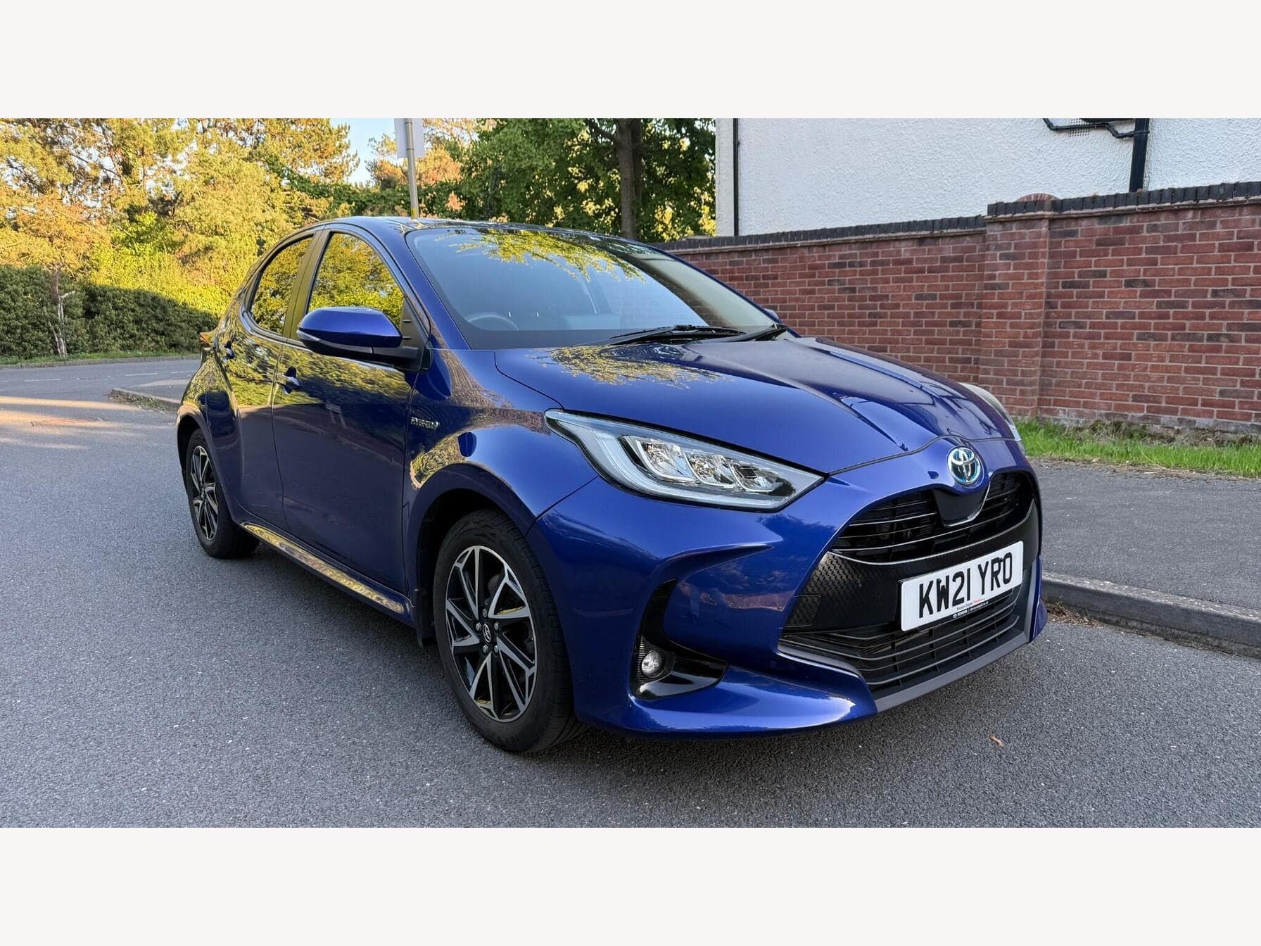 2021 Toyota Yaris 1.5 VVT-h Design E-CVT 5dr — photo 1